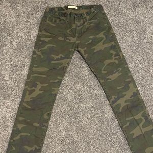 NEW🚨 GAP CAMO JEANS